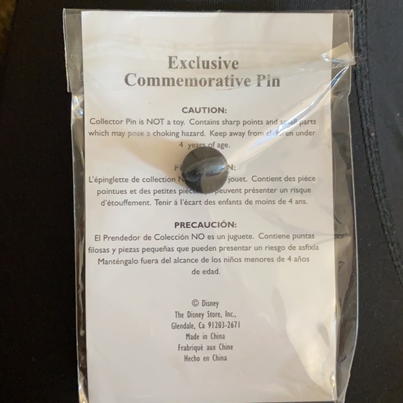 Disney 2001 Exclusive Commemorative Pin (the seven dwarfs) - Picture 2 of 2